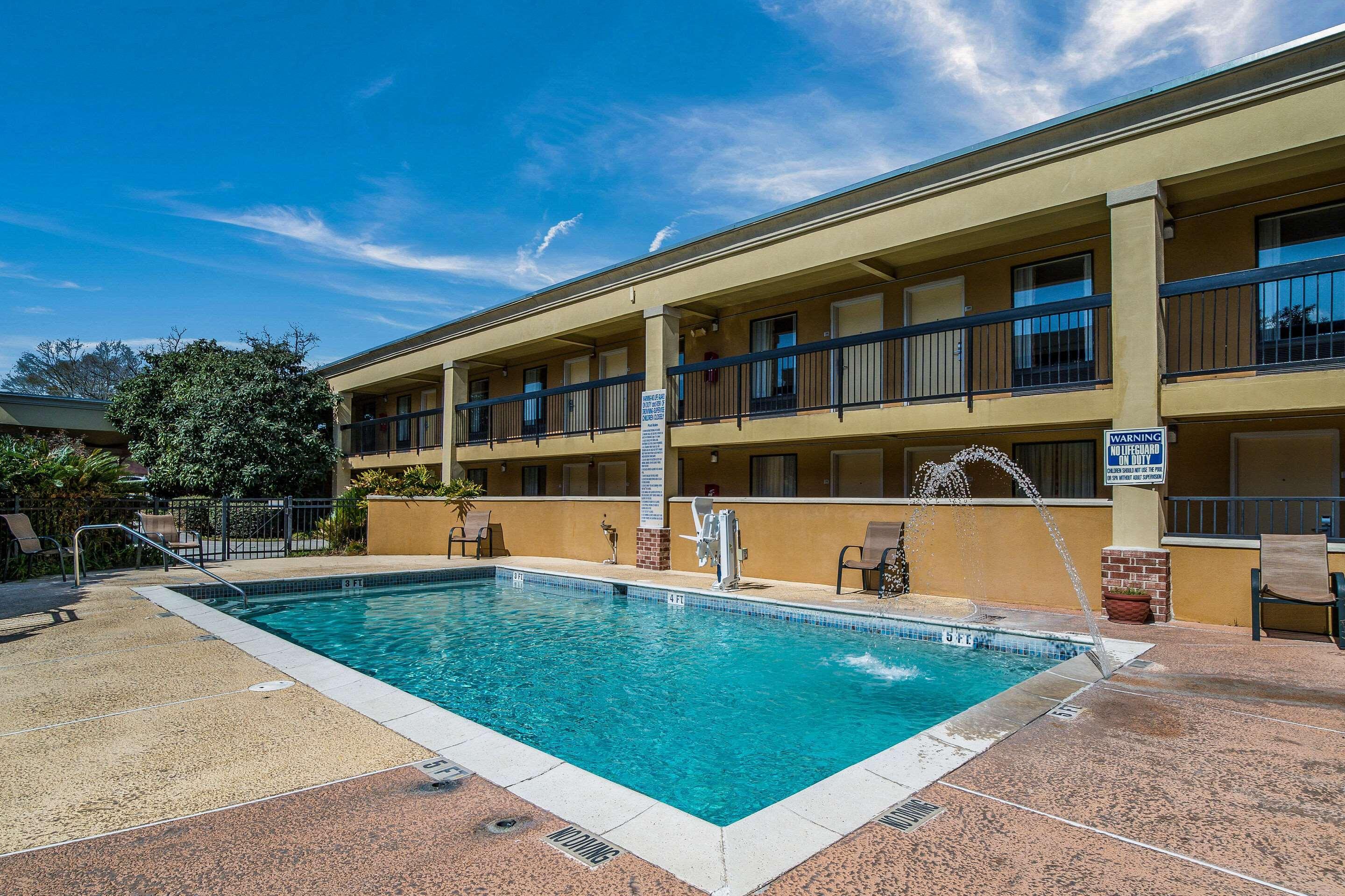 Quality Inn & Suites Conference Center Statesboro Historic District Exterior foto